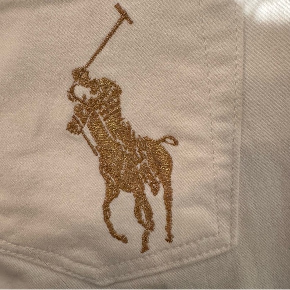 Women's Classic White Jeans - Picture 4 of 7